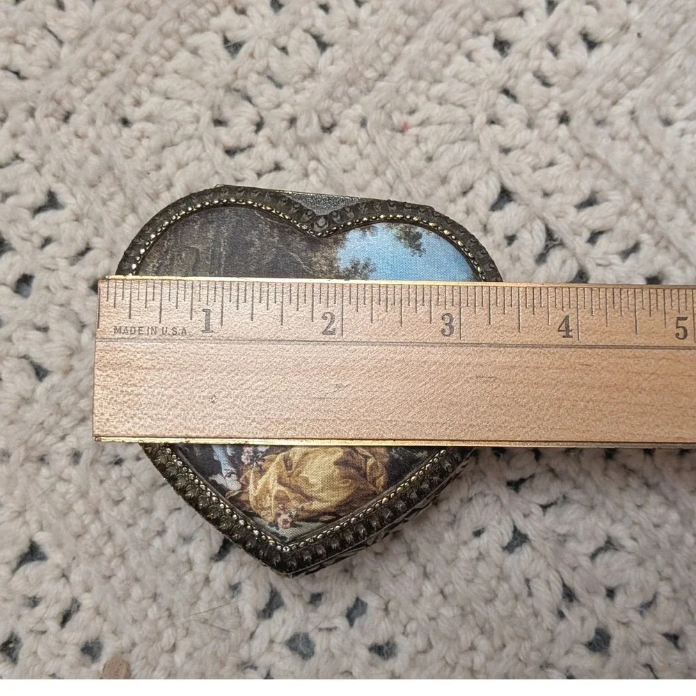 Vintage Sankyo Heart Music Box Gold Tone Metal Fragonard Courting Scene Japan